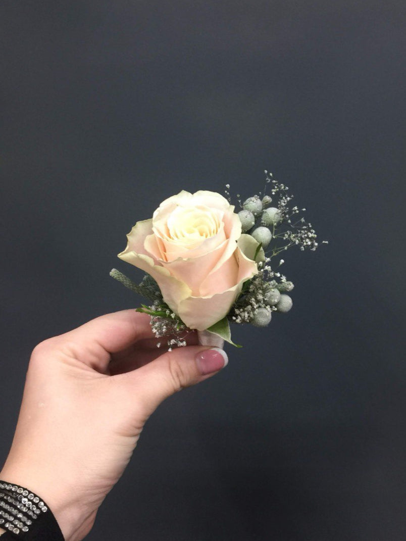 Charming wedding boutonniere handcrafted from fresh flowers, perfect for groom, groomsmen, or special guests.