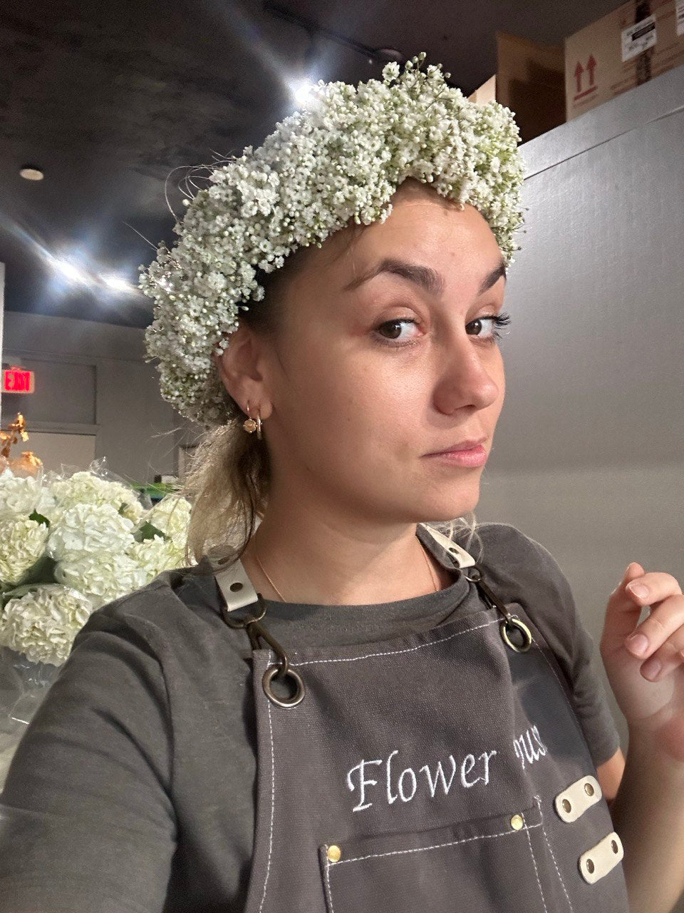 Handcrafted wedding flower crown made with fresh seasonal blooms, ideal for bridesmaids and flower girls. Elegant floral headpiece for weddings and romantic celebrations.