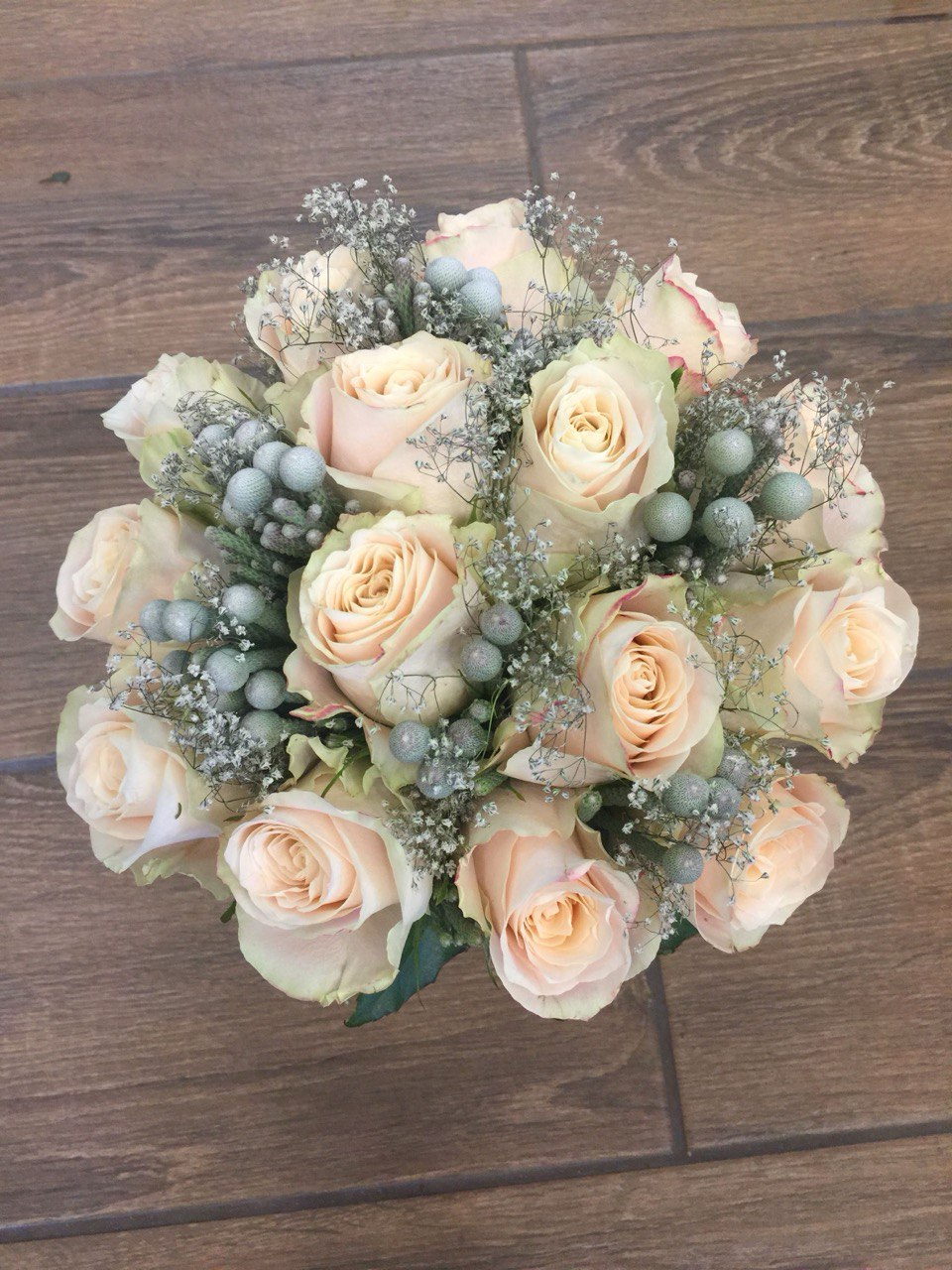 Bridal bouquet Timeless Elegance featuring soft peach roses, silver brunia berries, and delicate baby’s breath for a refined and romantic wedding arrangement