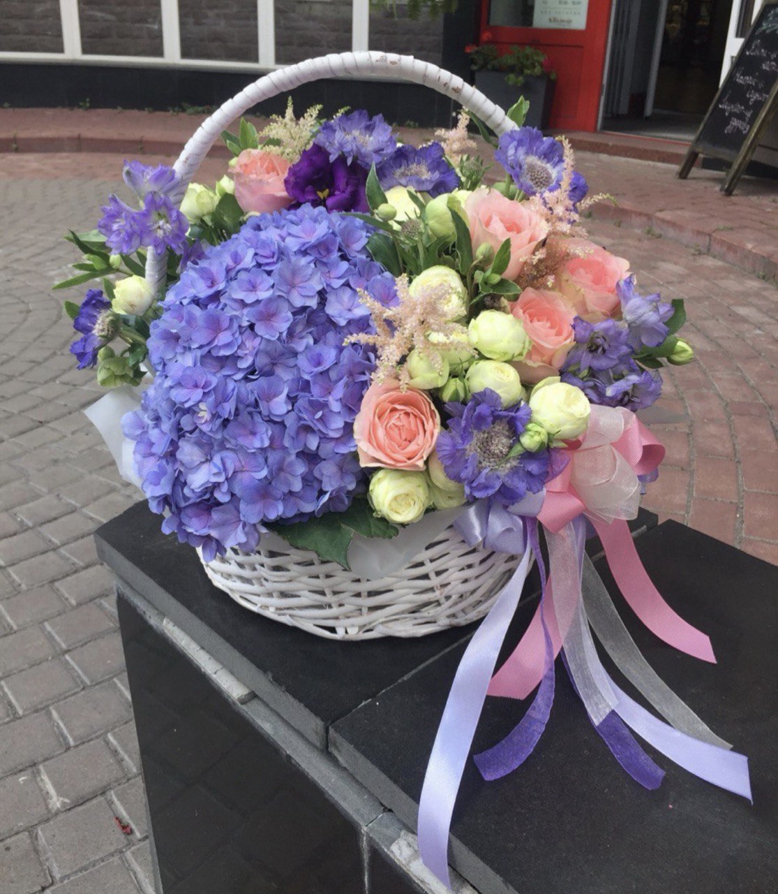 Flower arrangement "Lavender Charm" (includes basket and wrapping)
