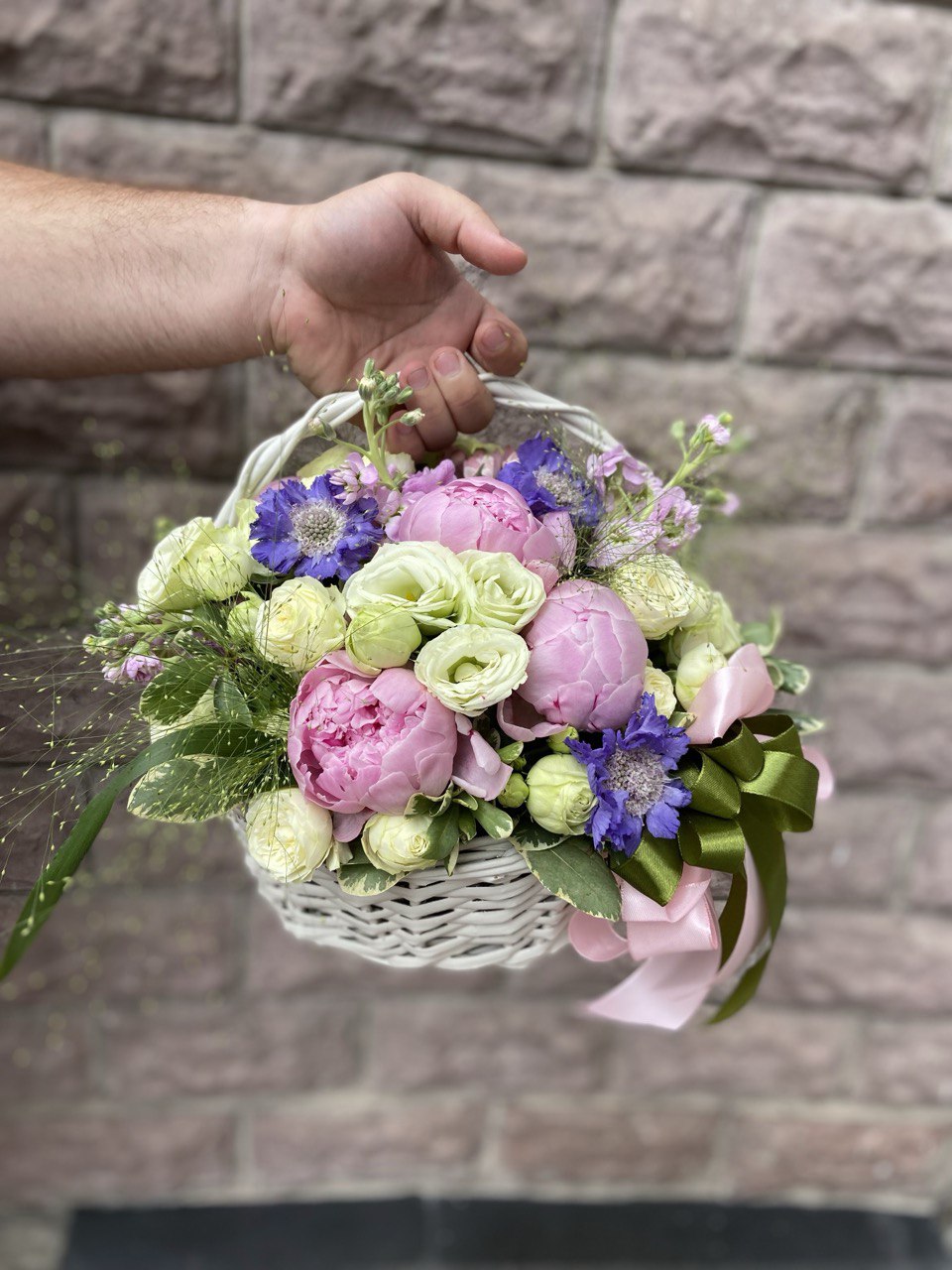 Flower arrangement "Petite Bloom" (includes basket and wrapping)