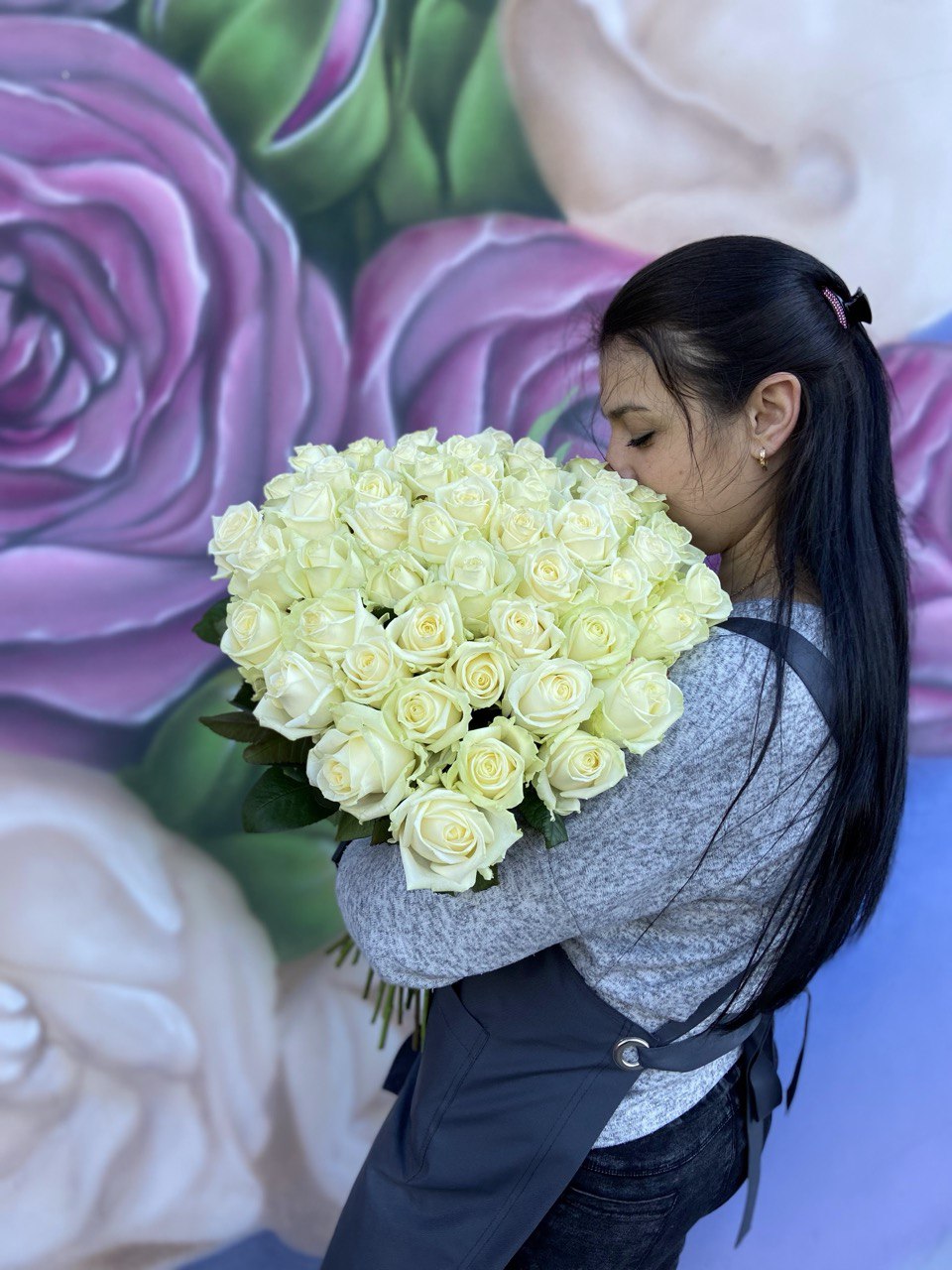 White Rose Elegance – 25 Stems