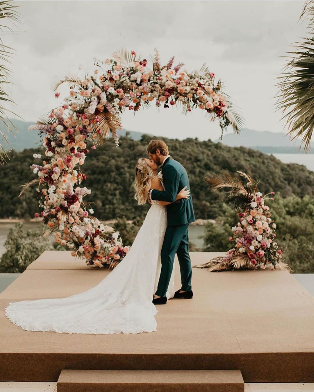 4. VIP Floral Package - AVAFlowersUSA