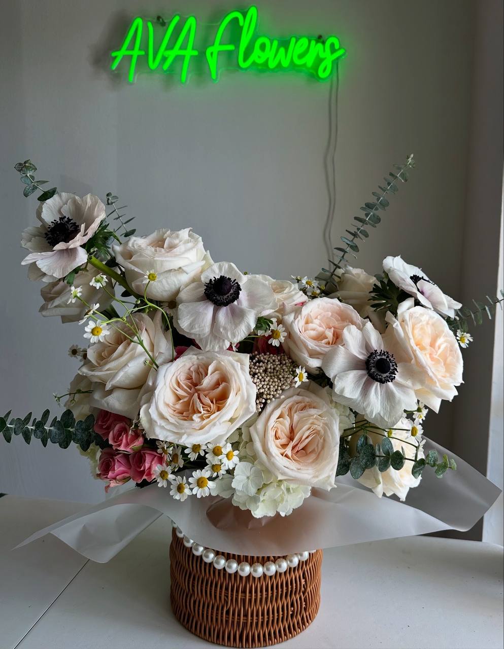 Flower arrangement "Camilla Basket" (includes basket)