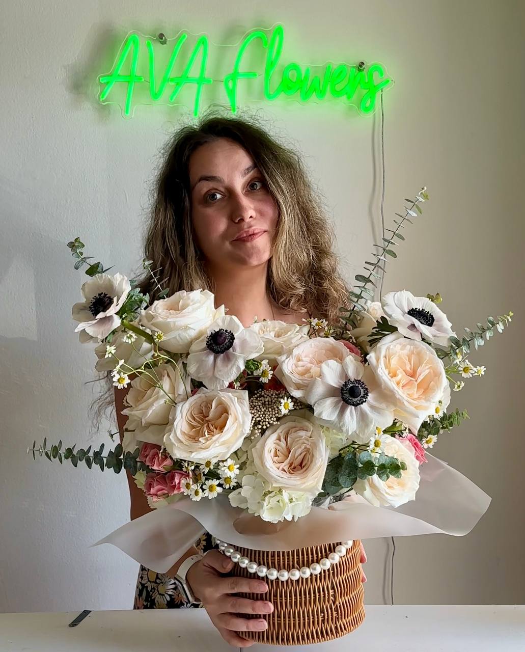 Flower arrangement "Camilla Basket" (includes basket)