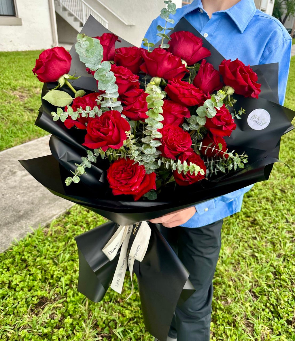 Mono bouquet “Elegant Passion” with premium red roses, elegantly arranged for romantic occasions by AvaFlowers.