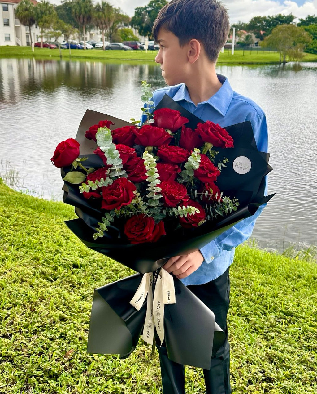 Mono bouquet “Elegant Passion” with premium red roses, elegantly arranged for romantic occasions by AvaFlowers.